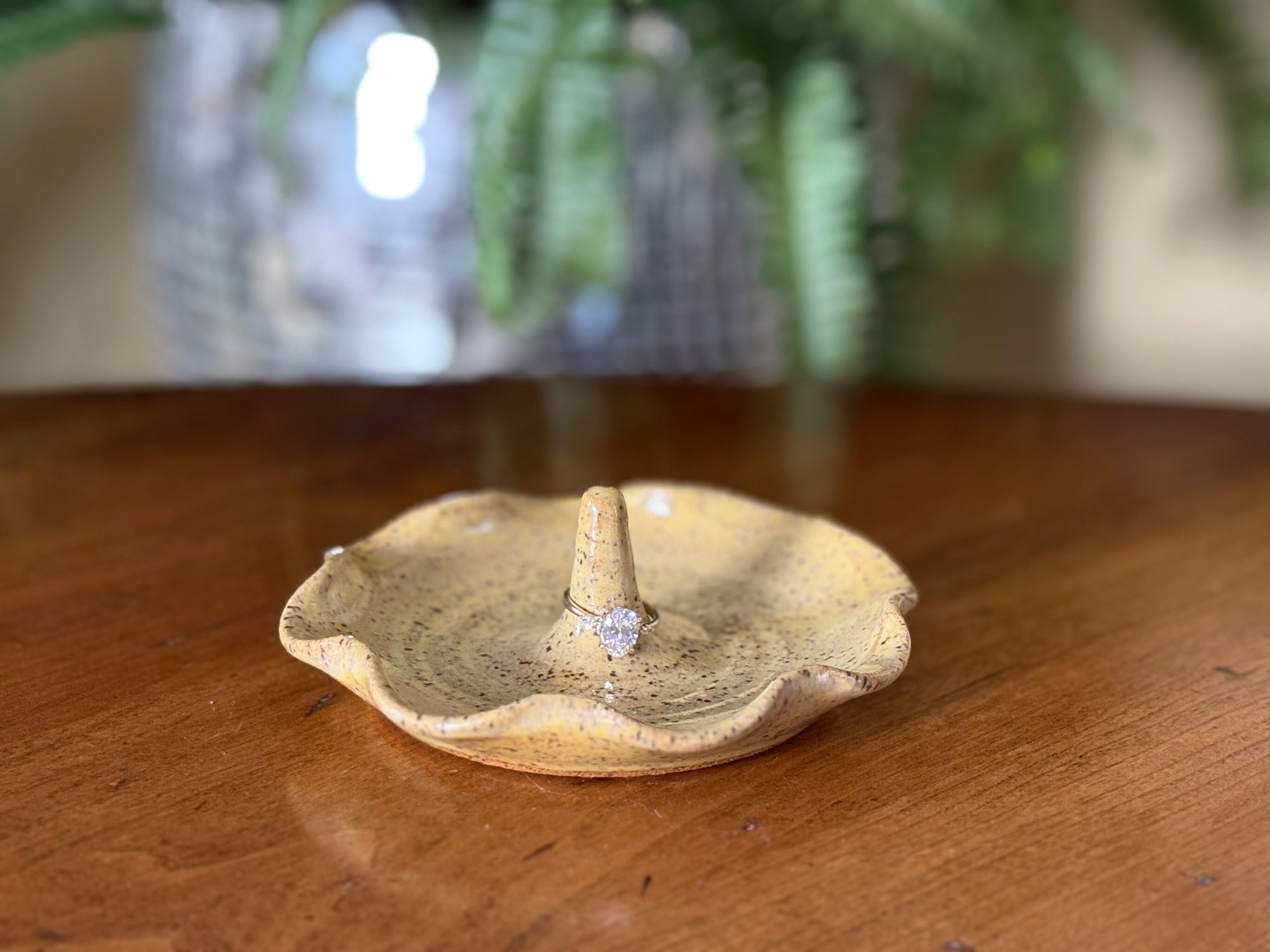 Frosted Lemon - Ring Dish